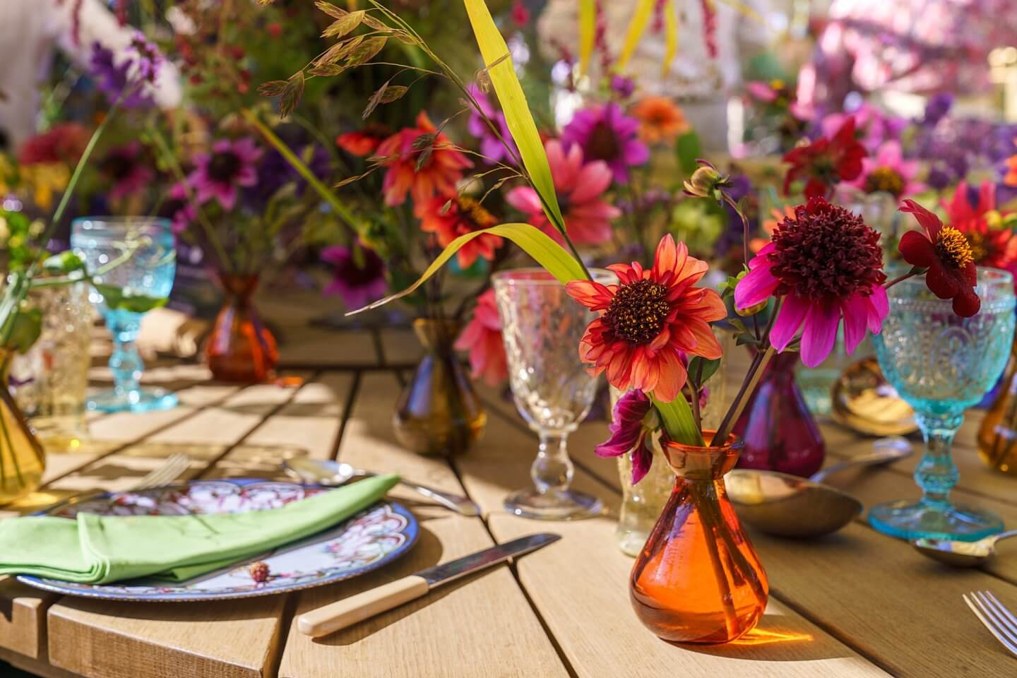 floral displays by Arthur Parkinson using Sarah Raven blooms and Lamb & Newt glassware